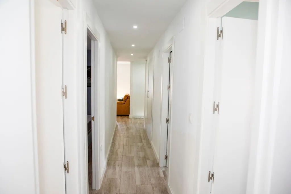 Esik - Bright Flat with Modern Design in Albacete