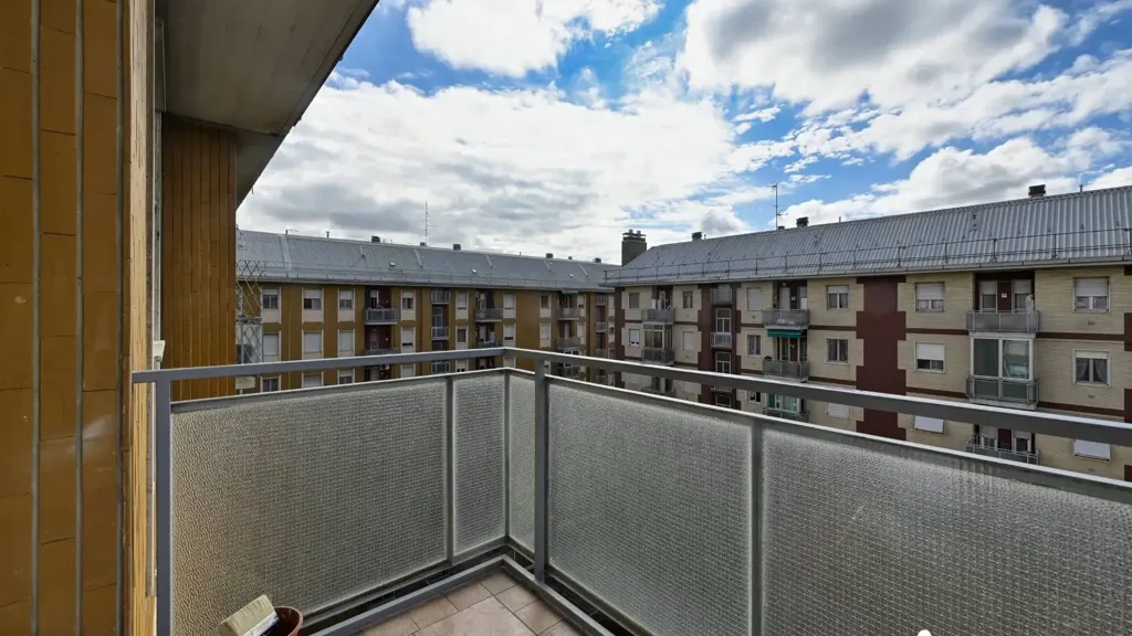 Rõdu - Panoramic Three-Bedroom Apartment in Melegnano
