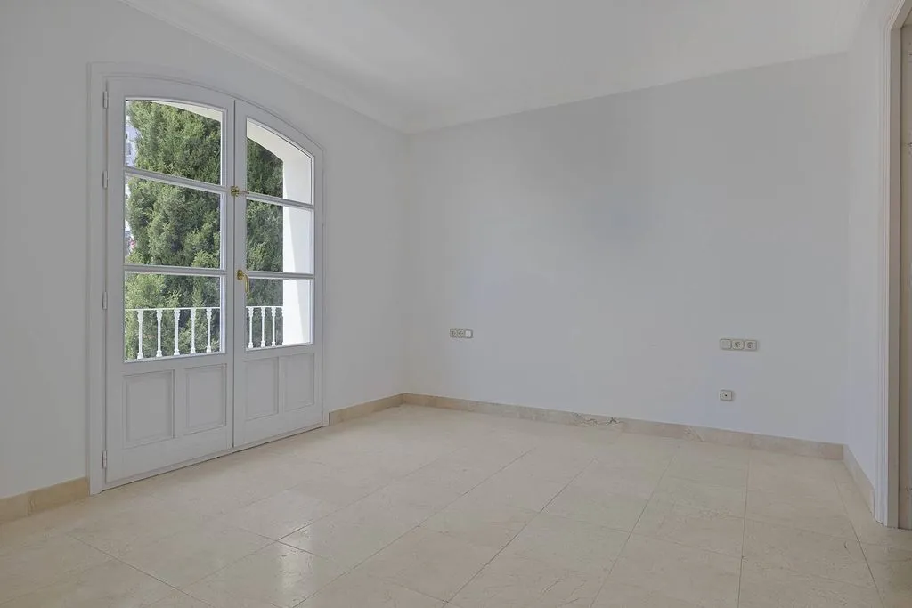 Rooms - Newly Built Villa with Mountain Views in Benahavís