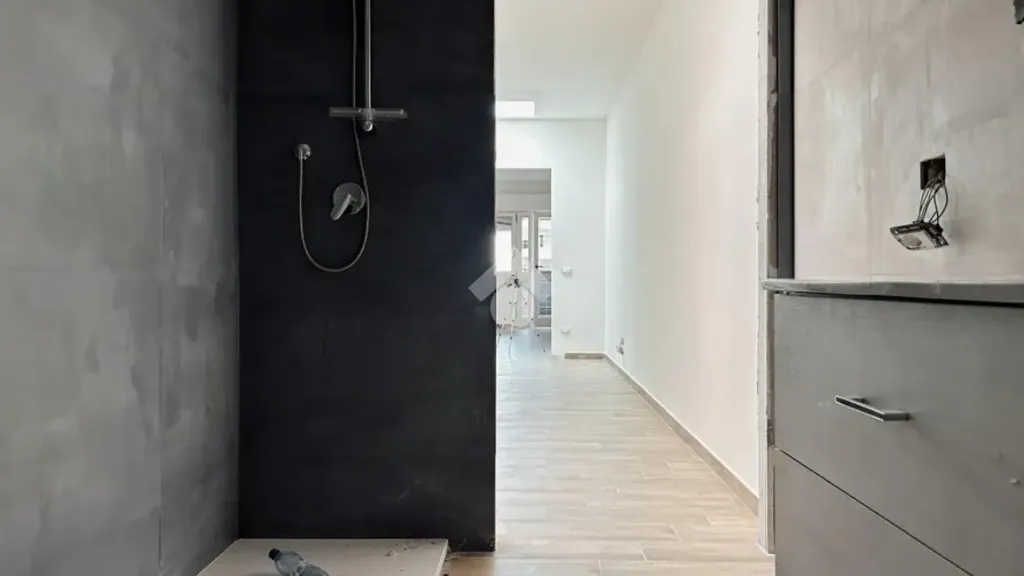 Salles de bain - Modernised 2-Bedroom Apartment in San Marino
