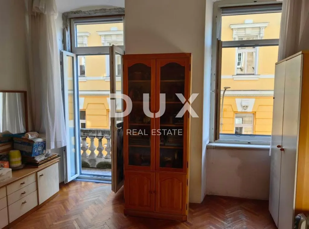Chambres - Spacious Flat with Balcony in Rijeka Old Town