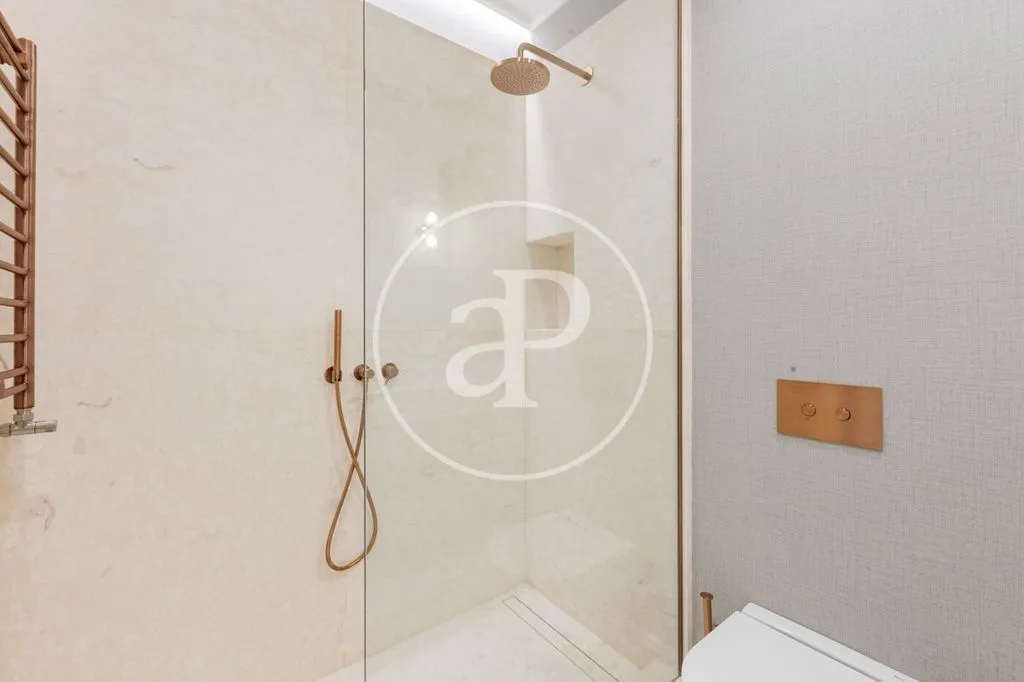 Bagni - Refurbished Flat with Balcony in Chueca, Madrid