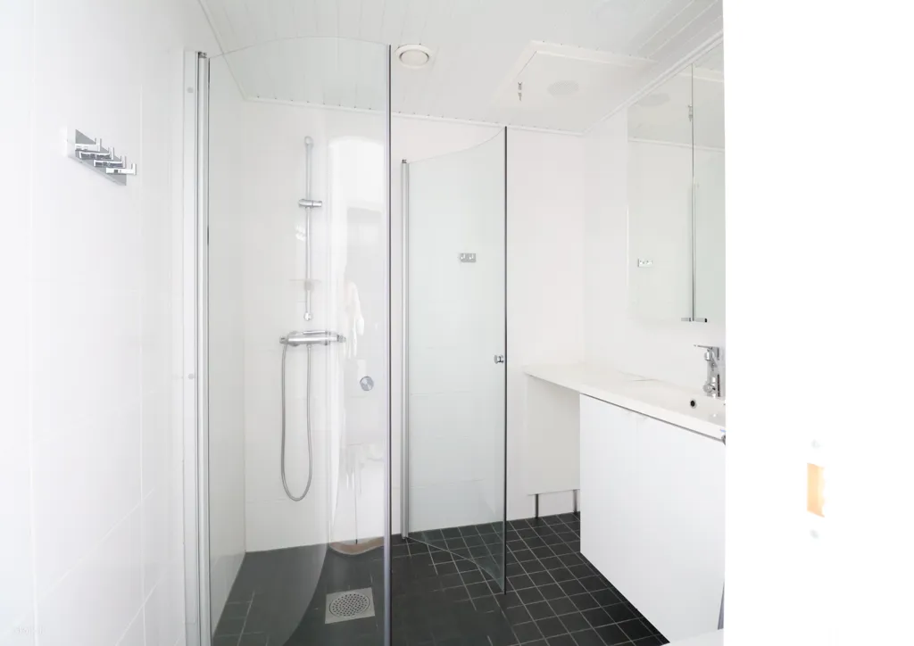 Vannitoad - Modern Flat with Balcony in Kaivoksela, Vantaa