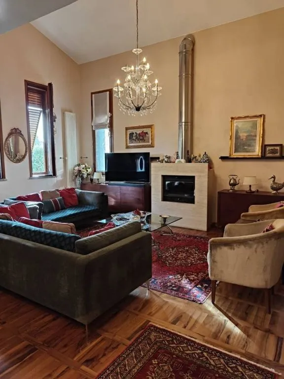 Living Room - Luxury Villa with Private Garden in Pisa