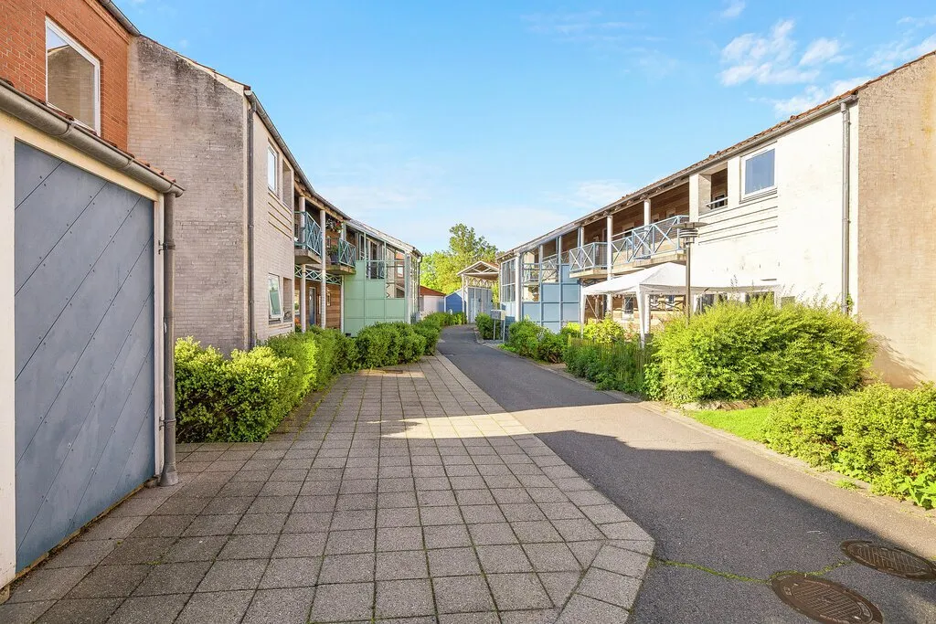 Välivaade - Two-Bedroom Flat with Private Garden in Lund