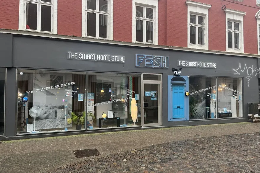 Extérieur - Retail Shop with Large Facade Windows in Copenhagen
