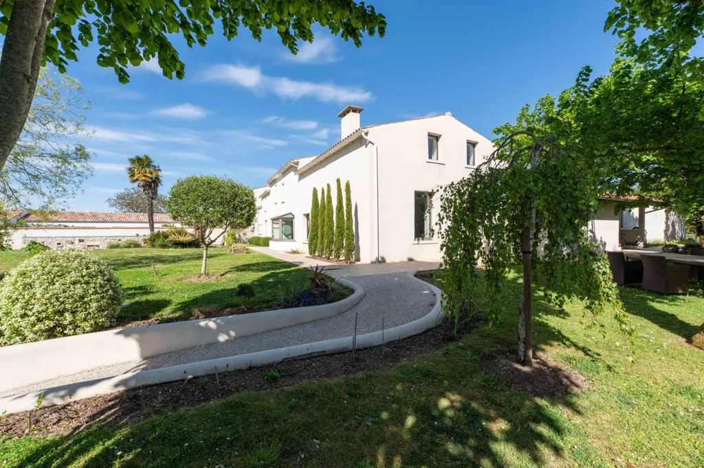 Aed - Luxury House with Pool in Lagord