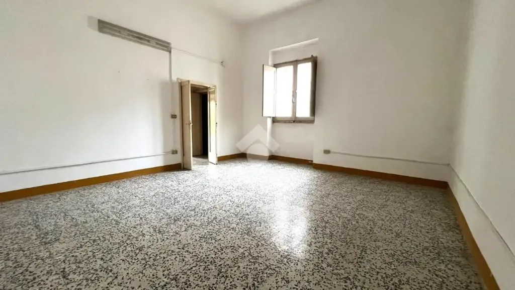 Pièces - Three-Bedroom Apartment with Balcony in Mesagne