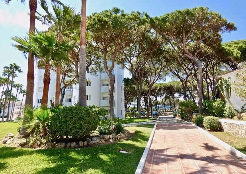 Aed - First-Line Beach Apartment with Pool in Ur Algaida