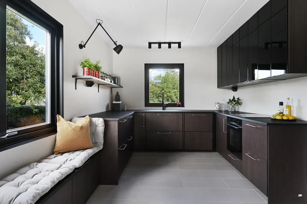 Cuisine - Fully Renovated Villa with Sunny Garden in Järfälla
