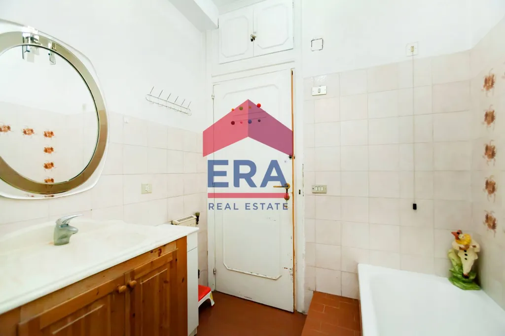 Salles de bain - Apartment with Triple Exposure in Prati, Rome