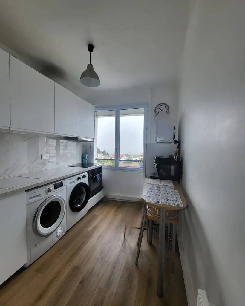 Utility Room - 3-Piece Flat with View in Rueil-Malmaison