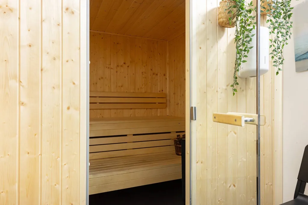 Toad - Modern Apartment with Garden View in Årstaskogs Väg