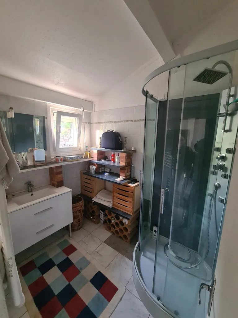 Salles de bain - Ensemble Maison + Restaurant avec Terrasse à Clermont-l'Hérault