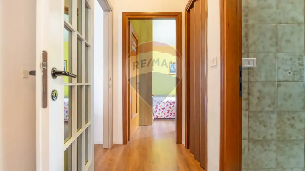 Esik - Rustic-Style Flat with Balcony in Chieti