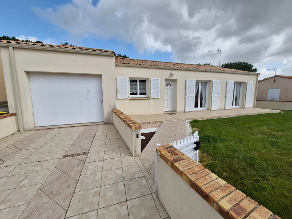 Välivaade - Bright Bungalow with Garden in Les Achards