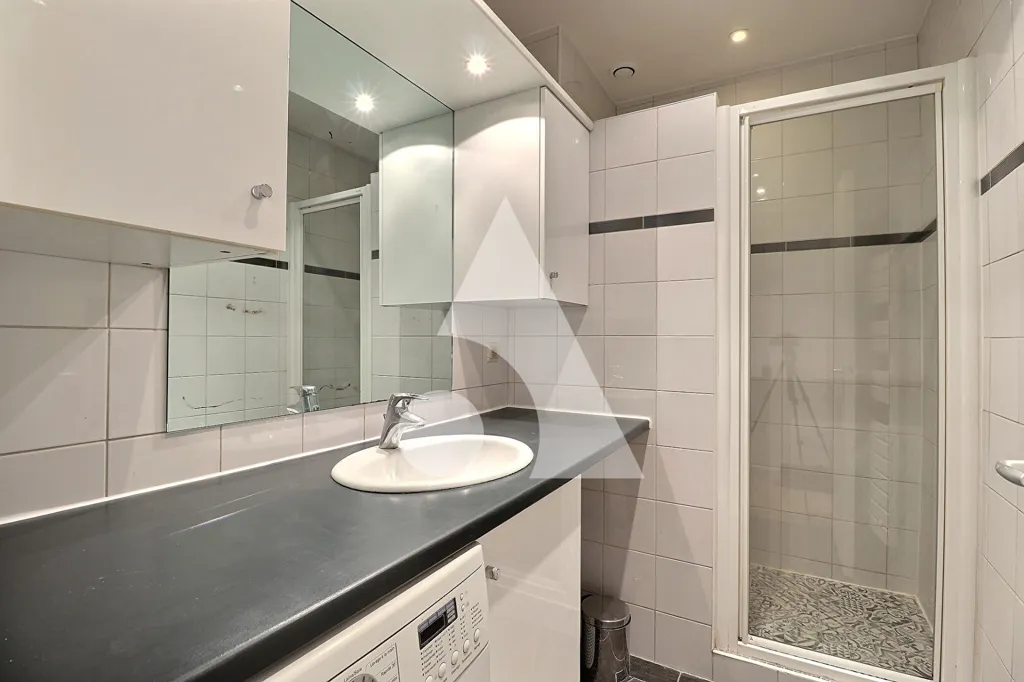 Salles de bain - Appartement 2 Pièces avec Jardin des Batignolles à Paris