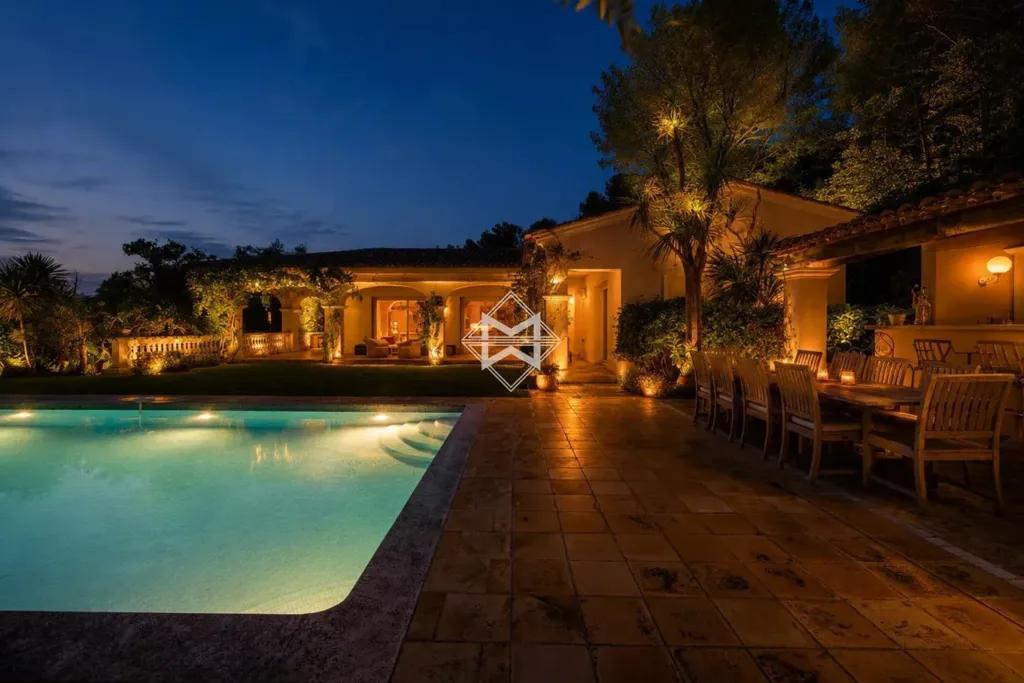 Piscine - Villa avec Vue Mer et Piscine à Cannes