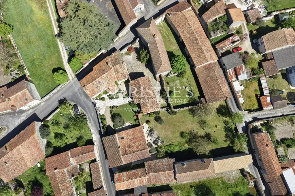 Vista aerea - Historic Manor with Courtyard in Tusson, Charente