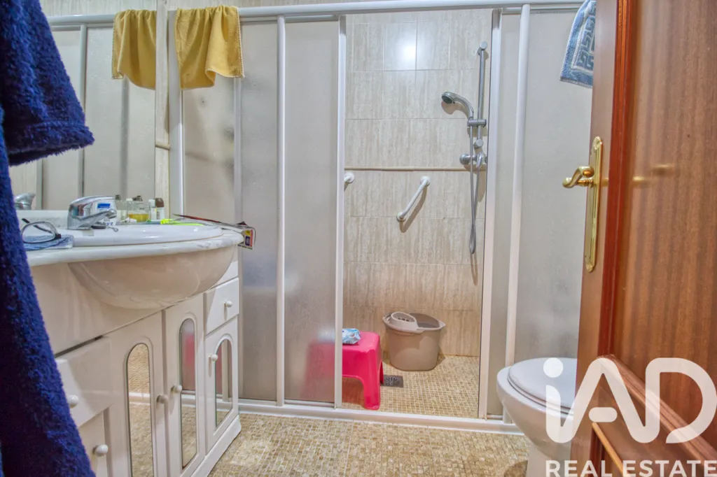 Salles de bain - Townhouse with Dual Access in Rute
