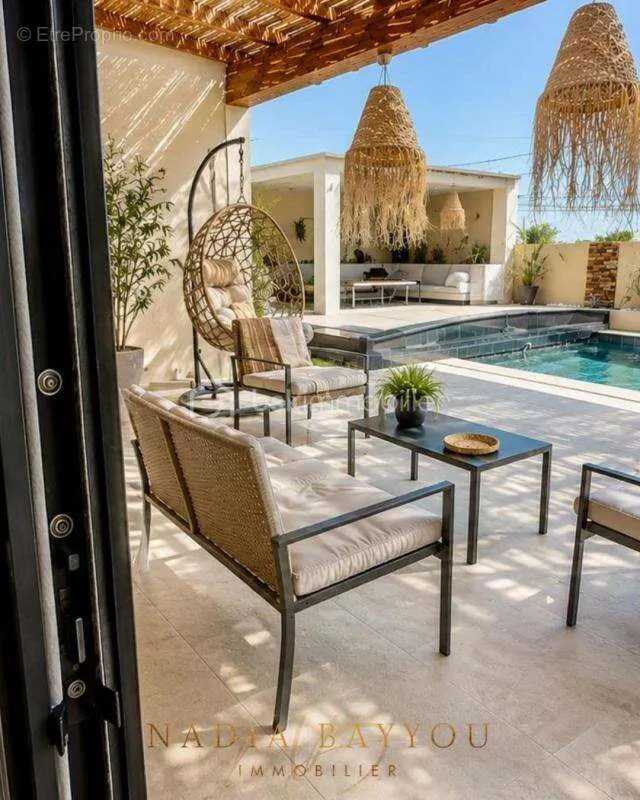 Pool - Contemporary Villa with Panoramic View in Exclusive Setting