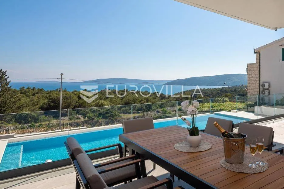Piscine - Luxury Villa with Pool and Views in Seget, Trogir