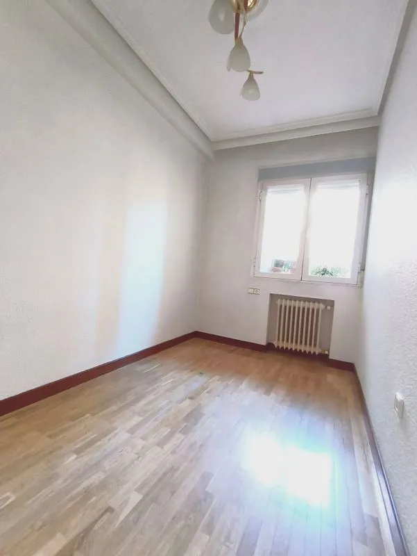 Toad - Apartment with Garage in Salesas