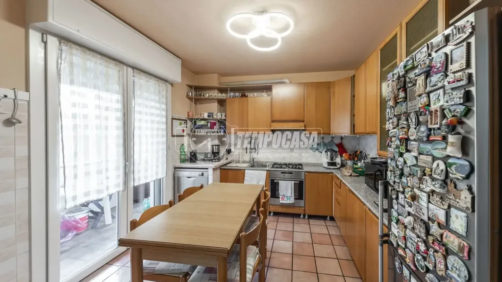 Cuisine - Spacious Apartment with Balcony in Barzago