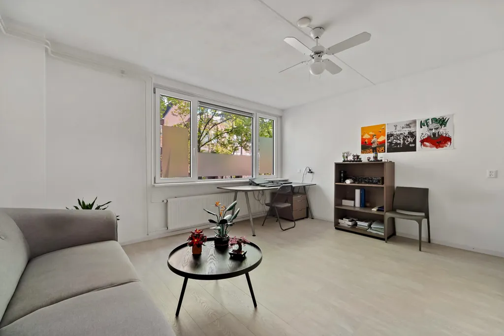 Soggiorno - Modernised 2-Bedroom Flat with Church Tower View in Delft