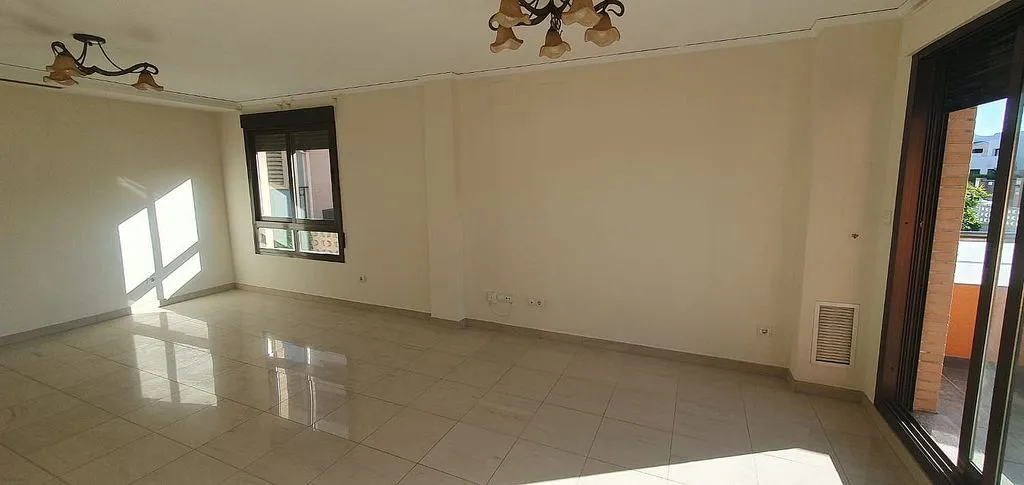 Pièces - Pareded Chalet with Garden in Gandia