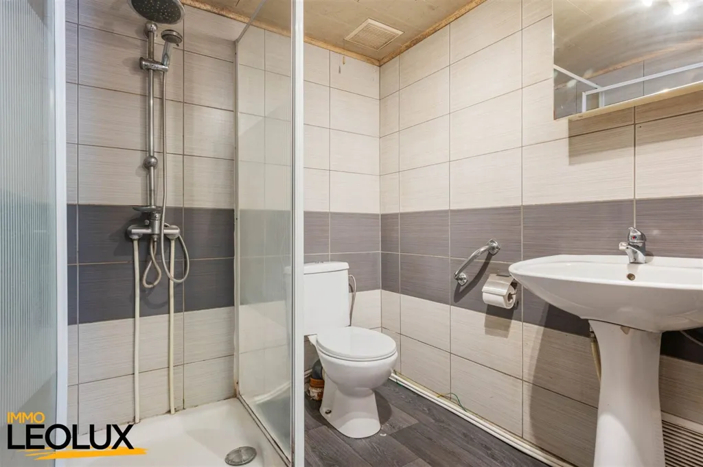 Salles de bain - Chalet de 2 Chambres au Cœur d'Asse