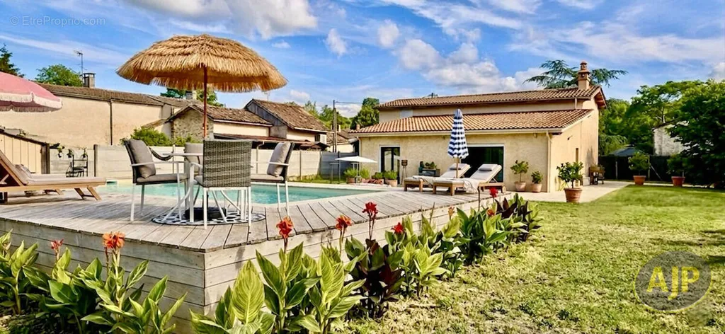 Piscine - Maison Rénovée en Lisère de Forêt près de Bordeaux