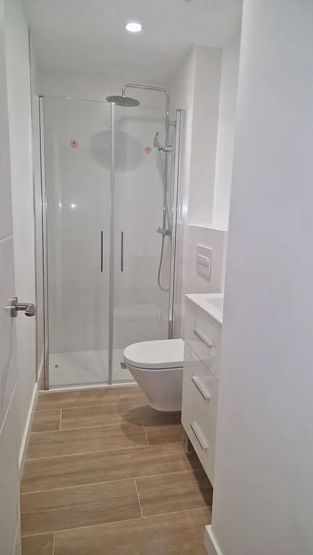 Baños - Piso en planta baja con garaje en Marianao