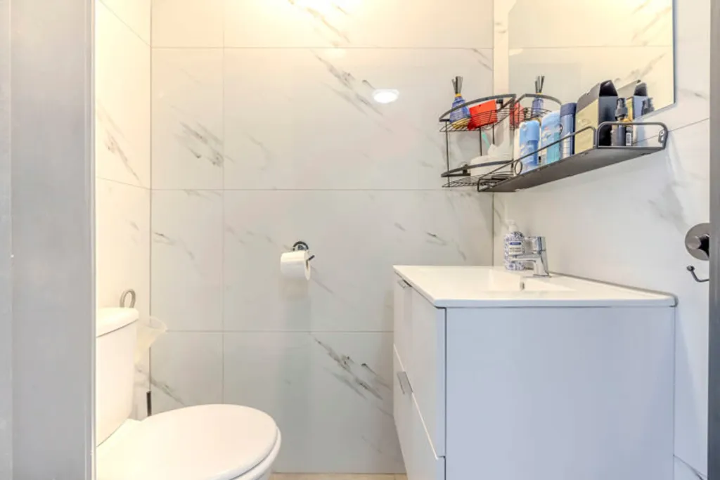 Salles de bain - Maison Moderne avec Espace Vert à Balen