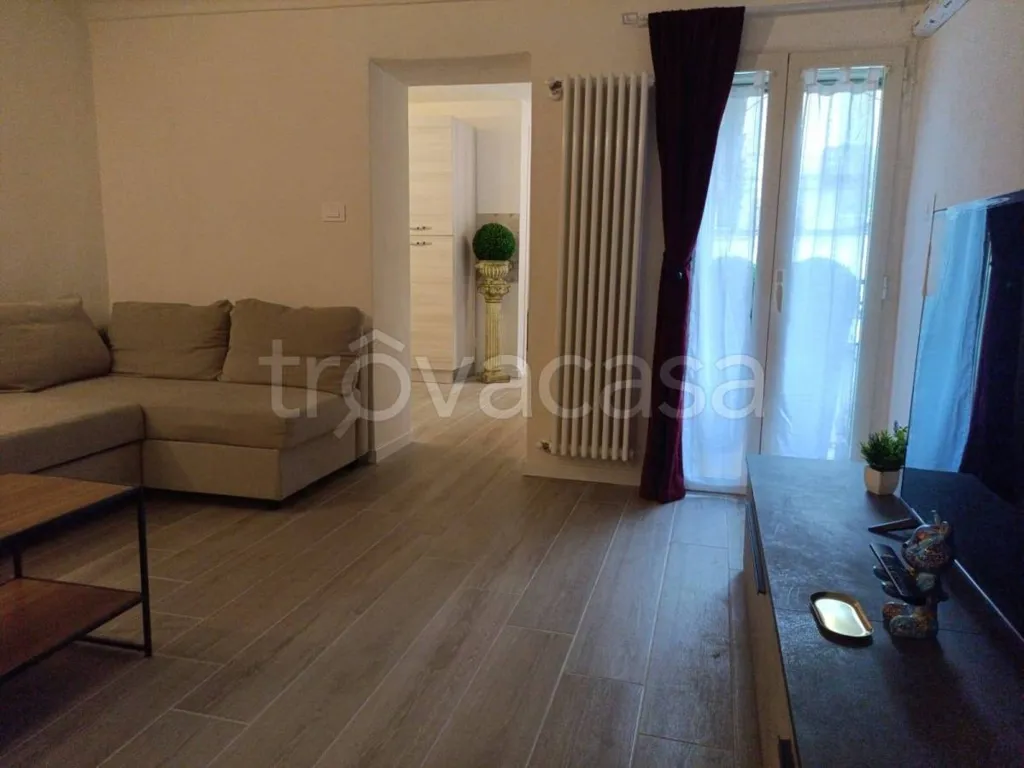 Soggiorno - Modernised Apartment with Balcony in Turin