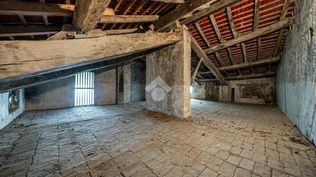Pièces - Historic Castle with 2 Ha Land in Parma
