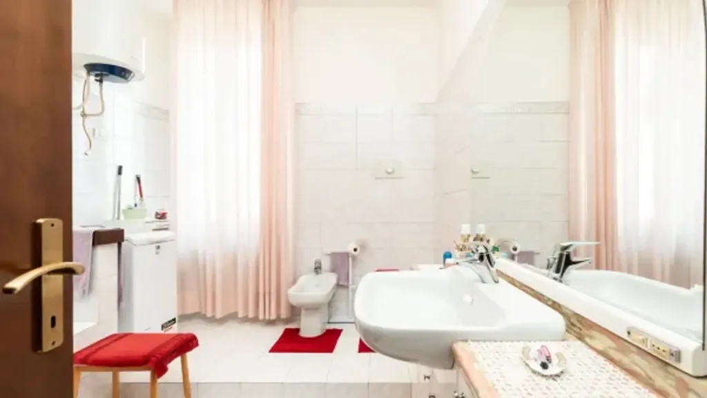 Bagni - Two-Bedroom Apartment with Loft in Milan