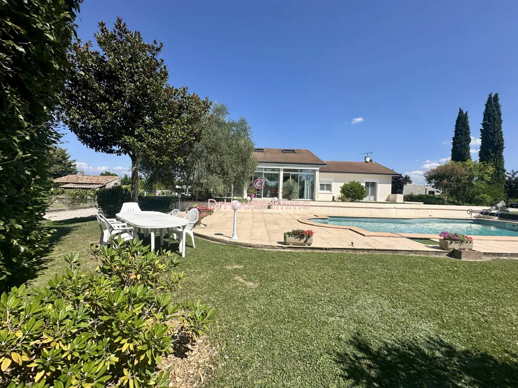 Piscine - Maison avec Piscine et Jardin à Malissard