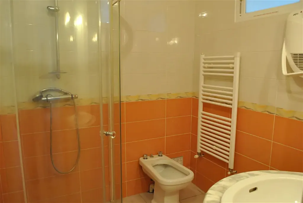 Bathrooms - 3-Bed Apartment with Balcony in Agen
