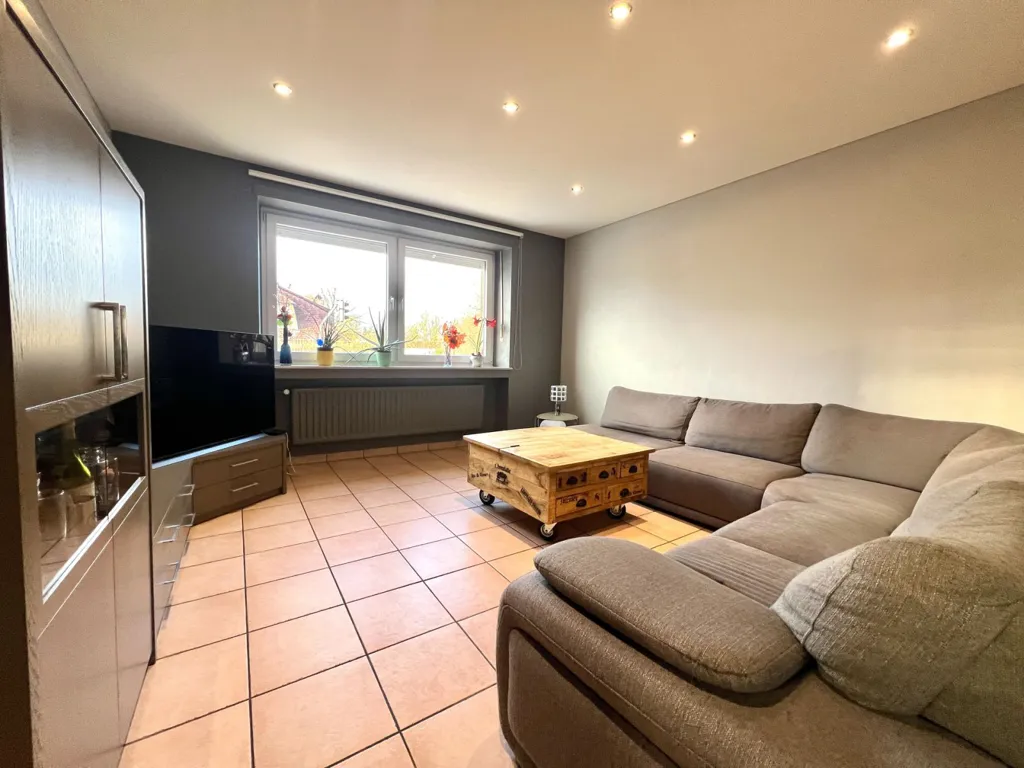 Séjour - Maison Lumineuse avec Jardin à Kayl