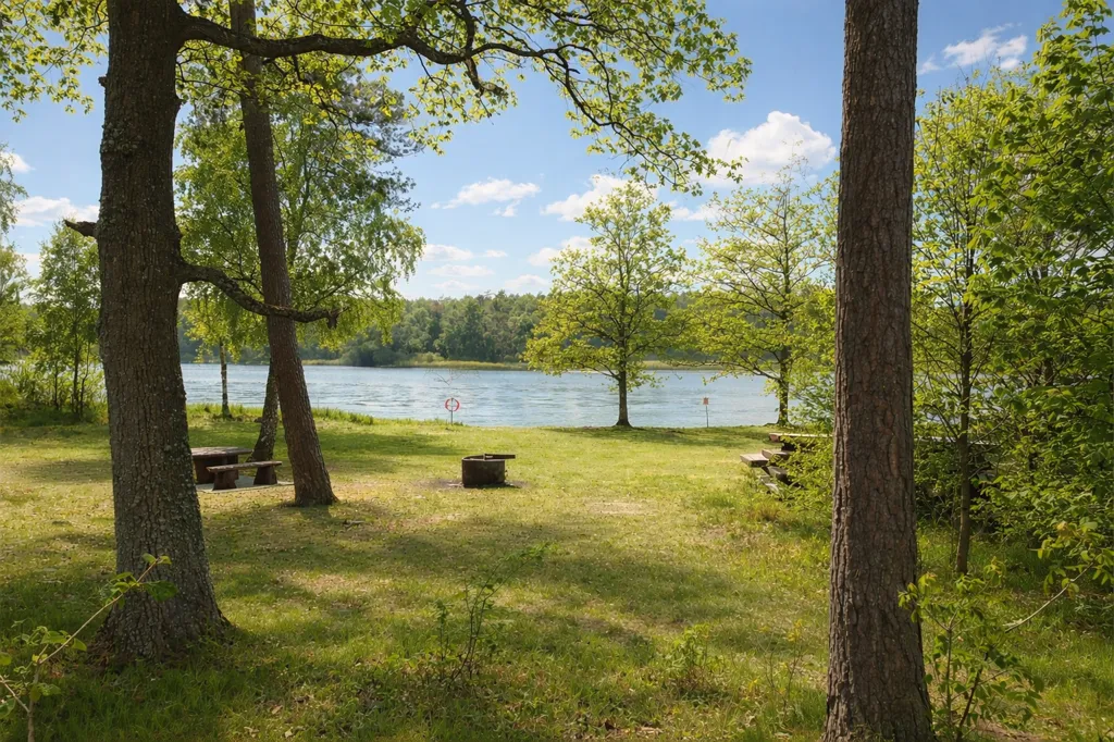 Aed - Cottage with Lakeside Views in Stoby-Algustorp