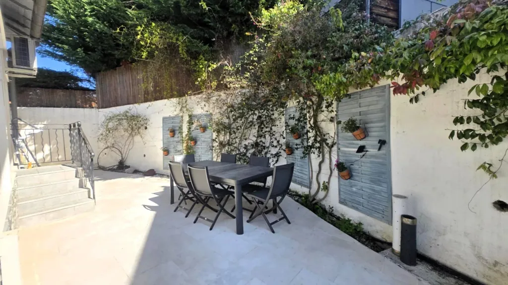 Terrass - 1930s Villa with Garden in Nice