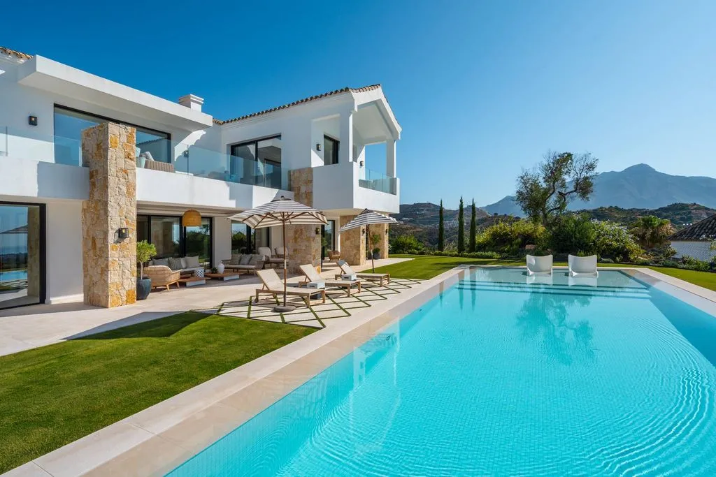 Piscine - Luxury Villa with Panoramic Views in El Herrojo