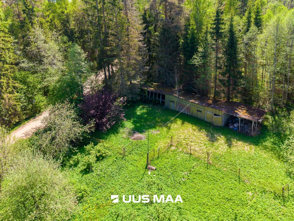 Vue aérienne - Scenic Plot with Building in Aegviidu