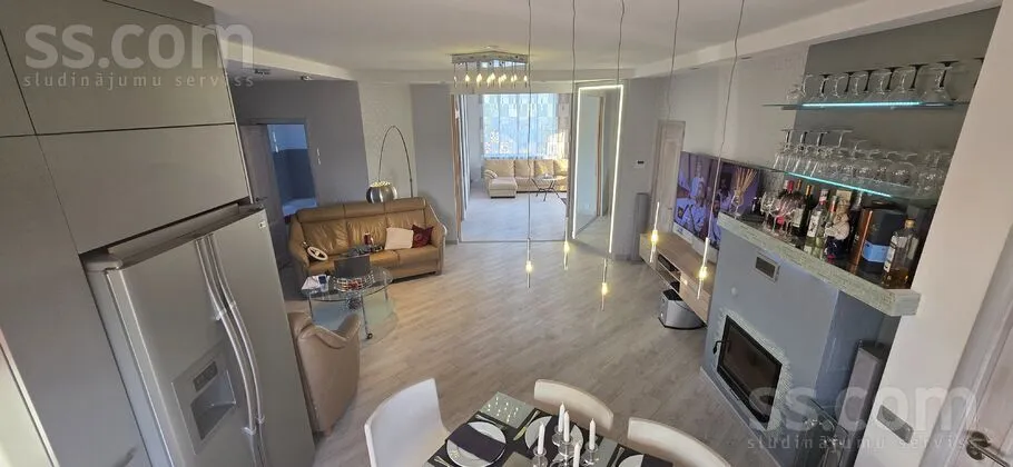 Séjour - Modern House with Garden in Inčukalns