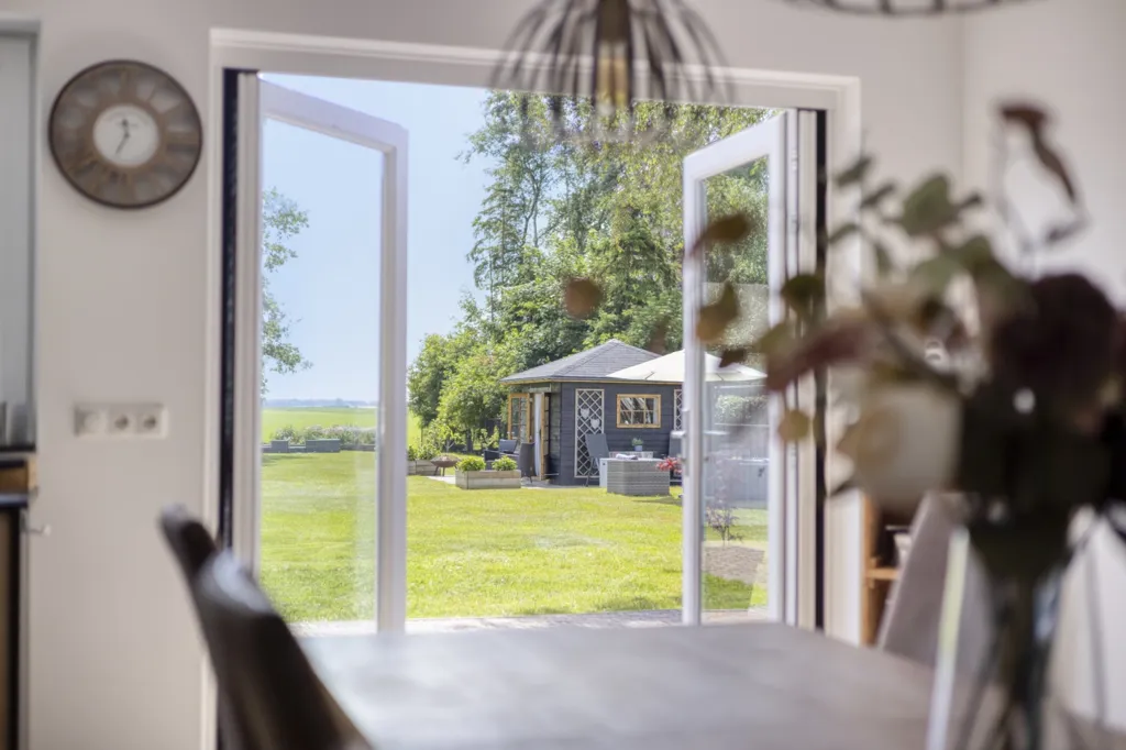 Terrasse - Modernised House with Canal View in Bergentheim