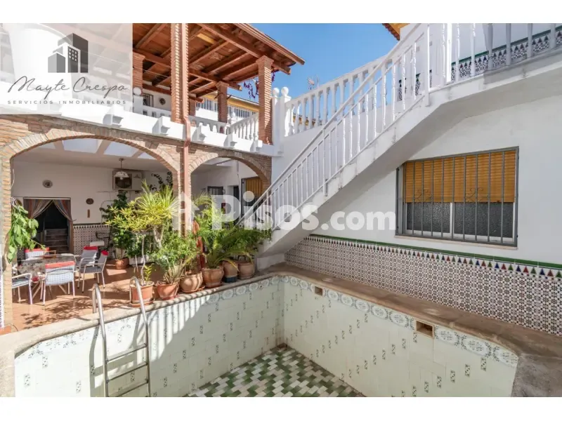 Aed - Corner House with Pool in Atarfe