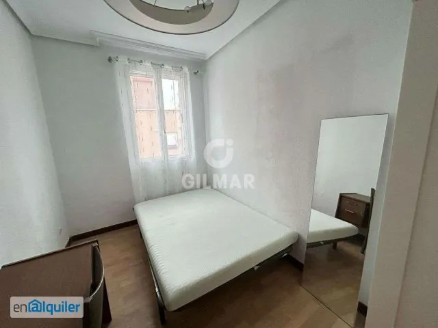 Bedrooms - Three-Bedroom Flat with Balcony in Latina