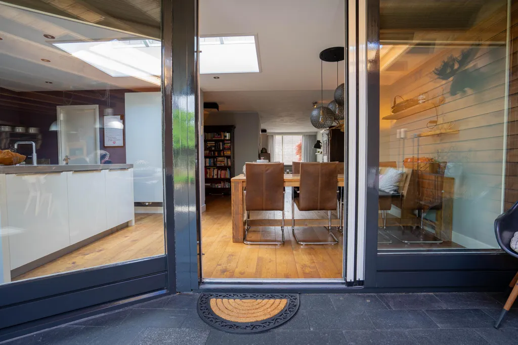 Terrass - Linked Semi-detached House with Serre in Helmond