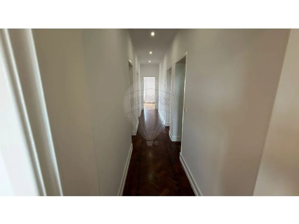 Entrée - Refurbished Office Space in Lisbon City Centre